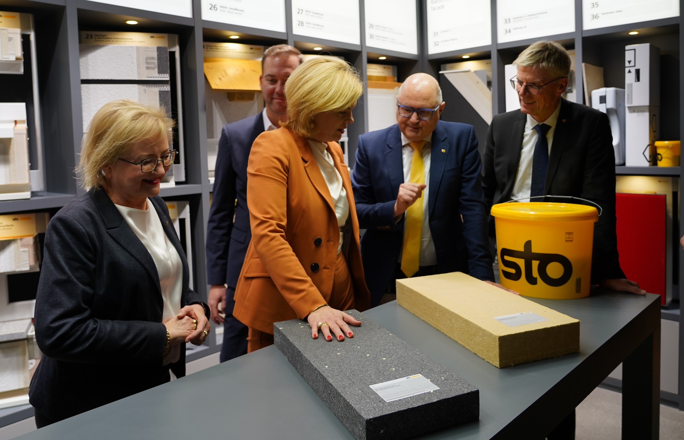 Sabine Hartmann-Müller, Julia Klöckner, Felix Schreiner, Michael Keller und Heiner Röhr (v.l.).