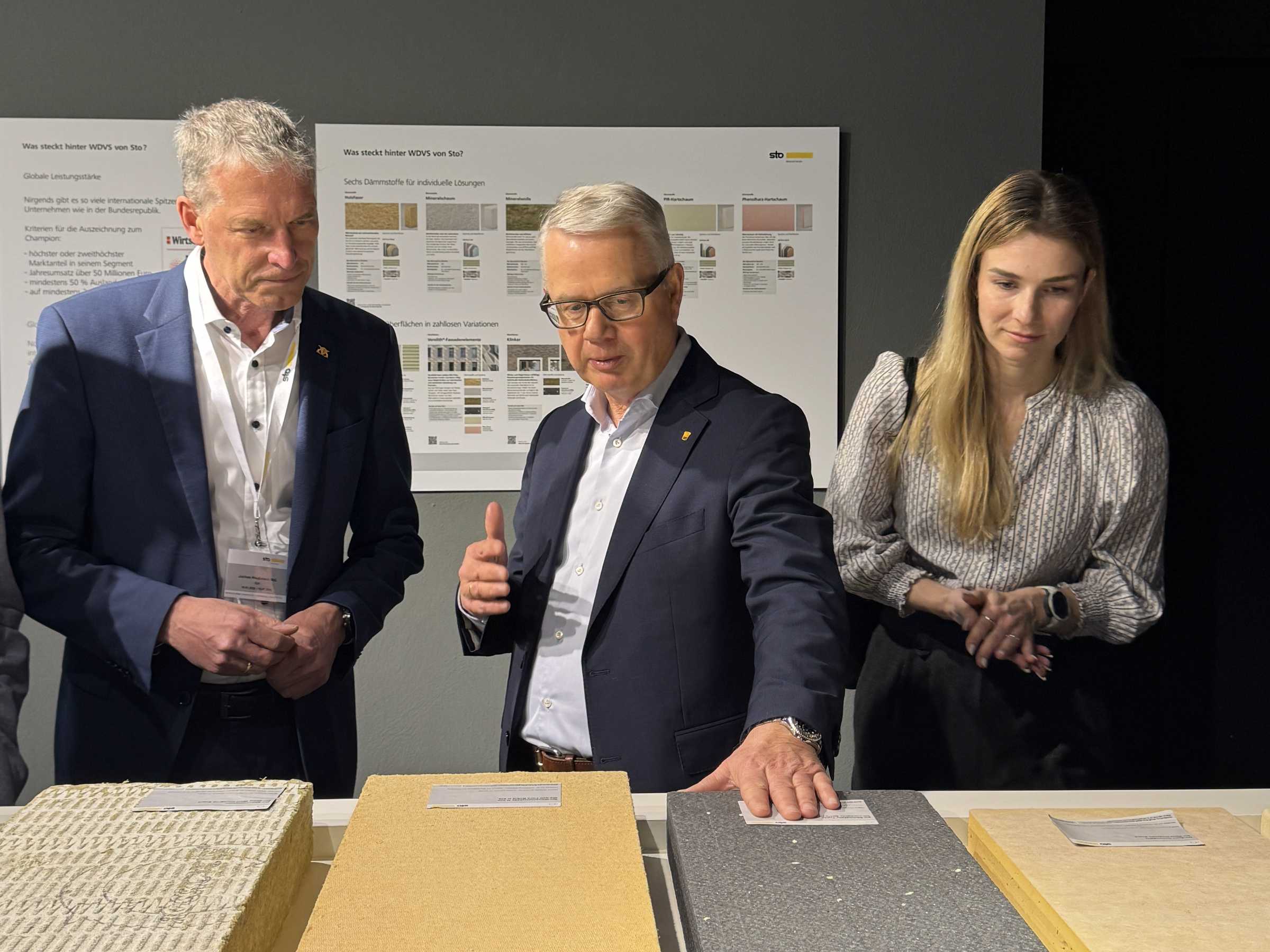 FDP-Landtagsabgeordneter besucht Fassaden-Spezialisten Sto