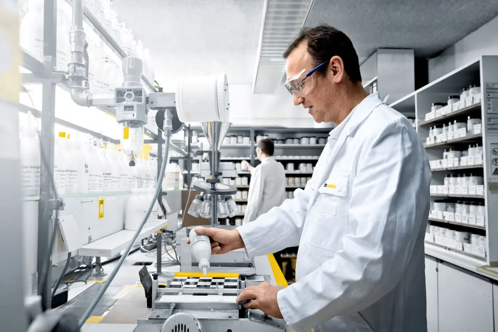 Forschung & Entwicklung bei Sto, Labor, Mitarbeiter F&E