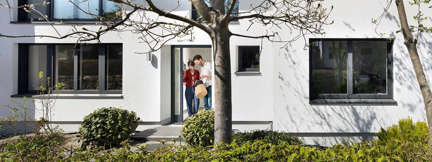 Einfamilienhaus: Fassadensanierung mit StoTherm Wood, CO2-Fußabdruck wirksam verkleinert