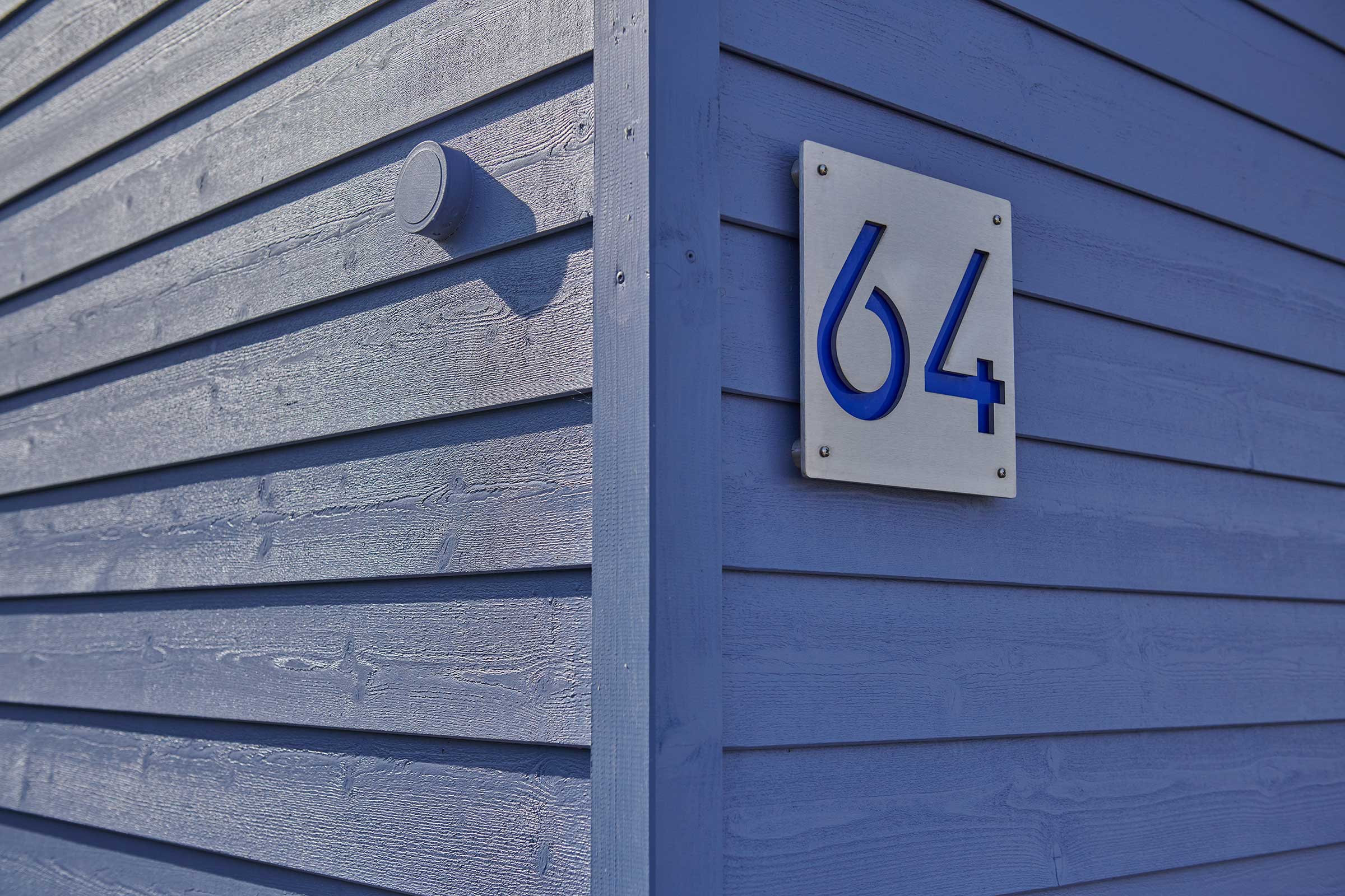 Detailaufnahme blaue Holzfassade, beschichtet mit StoColor Dryonic Wood