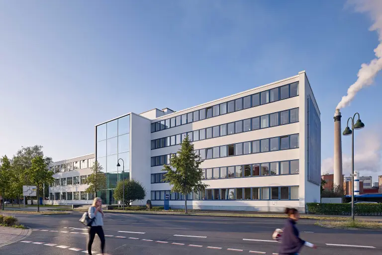 Außenaufnahme des Bürogebäudes Kronos Titan in Leverkusen, Fassade beschichtet mit StoColor Photsan