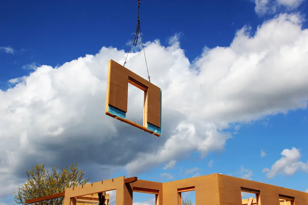 Holzbauarten: Bild einer Baustelle in der Bauart Holztafelbauweise