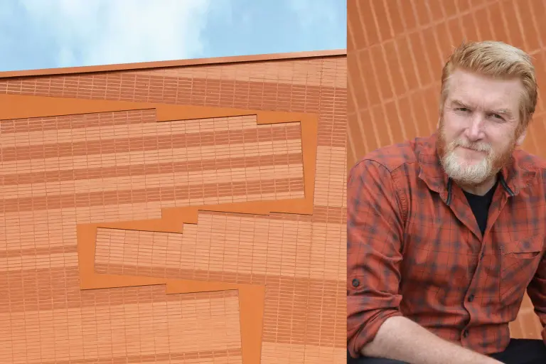 Rote Klinkerfassade Schule mit StoBrick, daneben Architekt