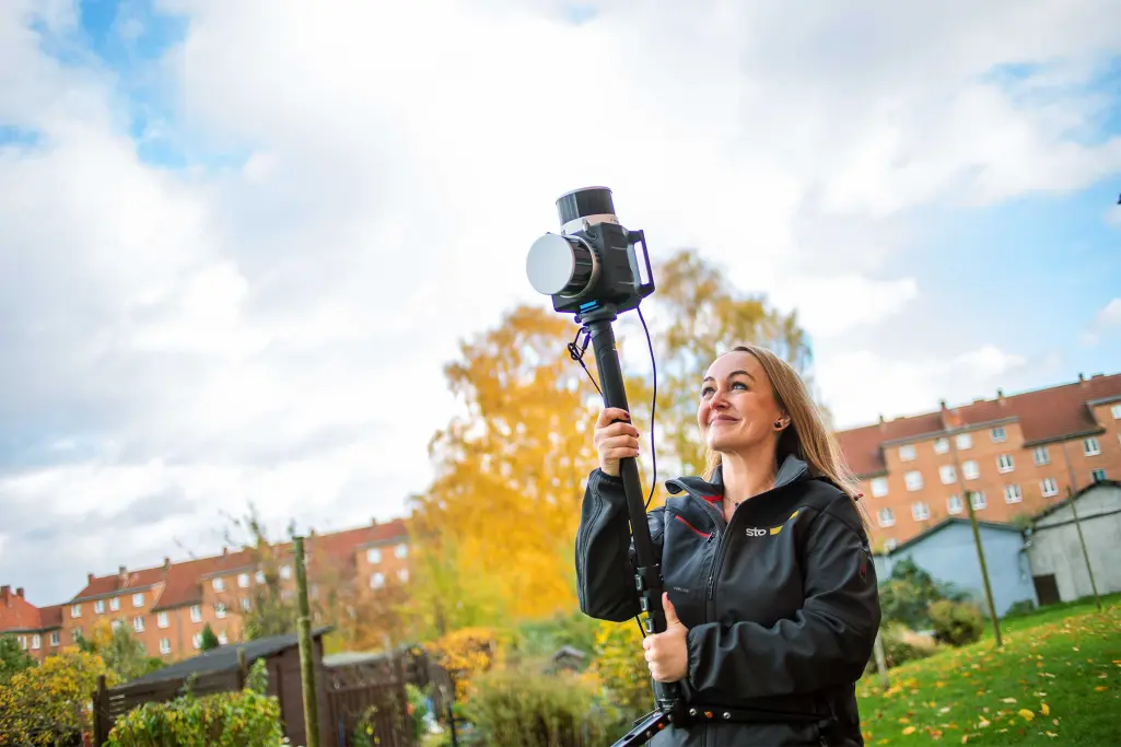 Sto-Projektmanagerin Lisa Hänsel, Ausmäßen des gebäudes um einen 3D Modell zu entwickeln