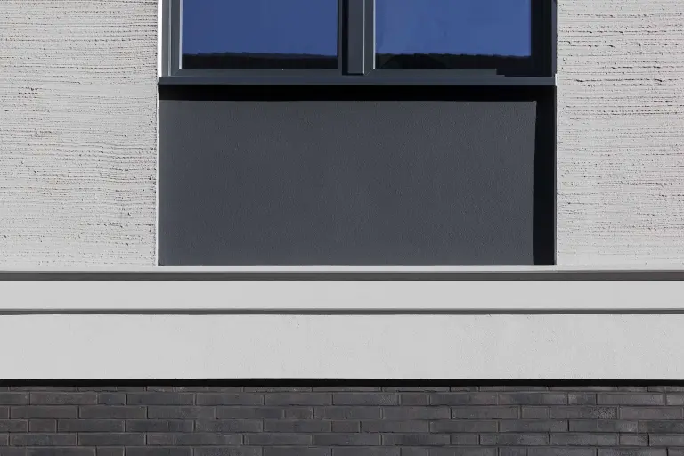 Fassadengestaltung: Klinker, Putz, plastische Fassadenelemente und Fassadenfarbe von Sto