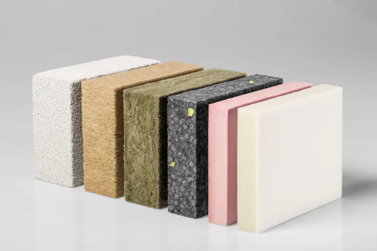 Dämmstoffübersicht von Sto: alle 6 Dämmstoffe nebeneinander, Holzfaser,  Mineralwolle etc.