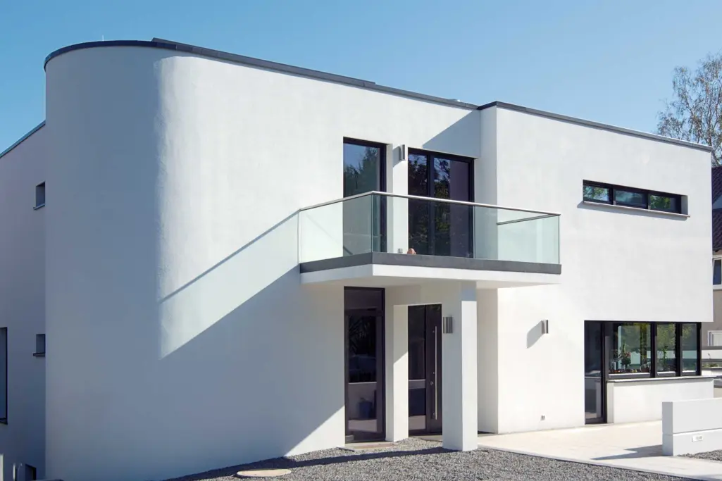 Fassadenfarbe weiß, mit Lotus-Effect® Technology: für länger saubere Fassaden, weiße Hausfassade