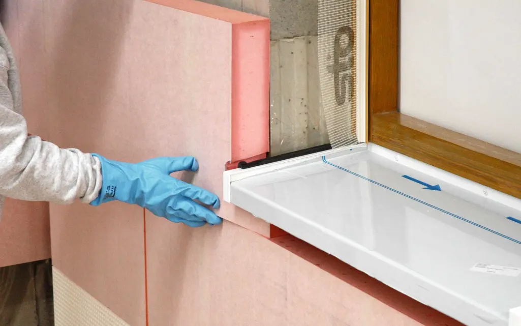 Dämmen der Fensterlaibung mit Hartschaumplatten aus Phenolharz, Resol Dämmung