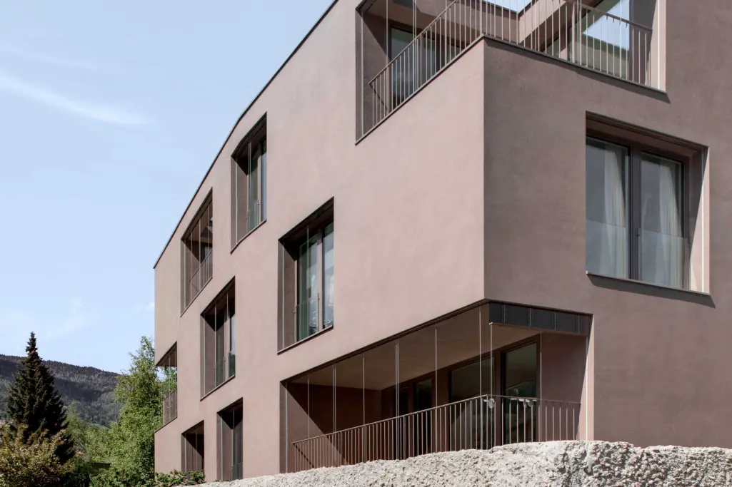 Dämmsysteme Fassade: graubraune Hausfassade, gedämmt mit dem Dämmsystem StoTherm Mineral