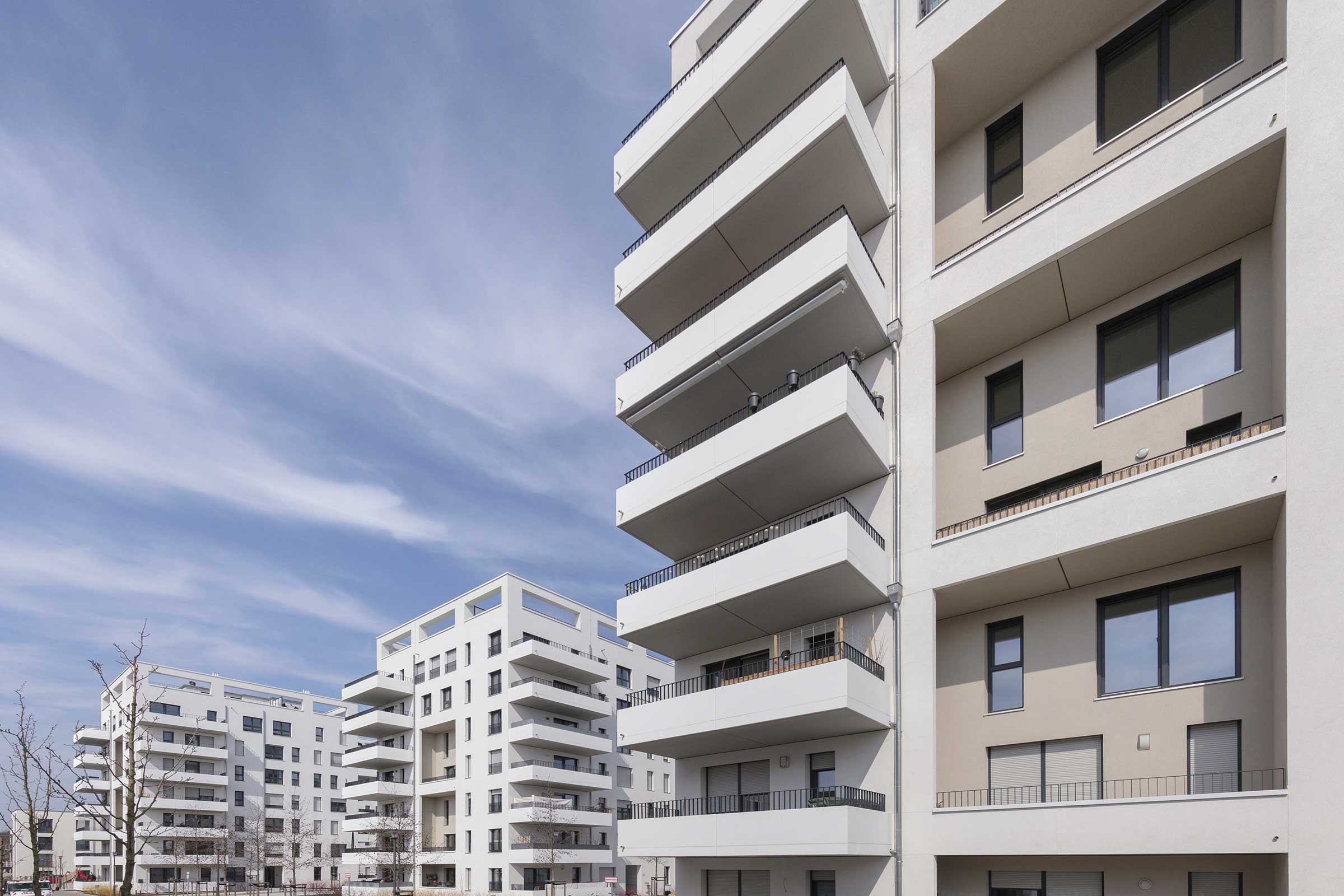 WDVS: System StoTherm Resol an Wohn-Hochhäusern in Regensburg.