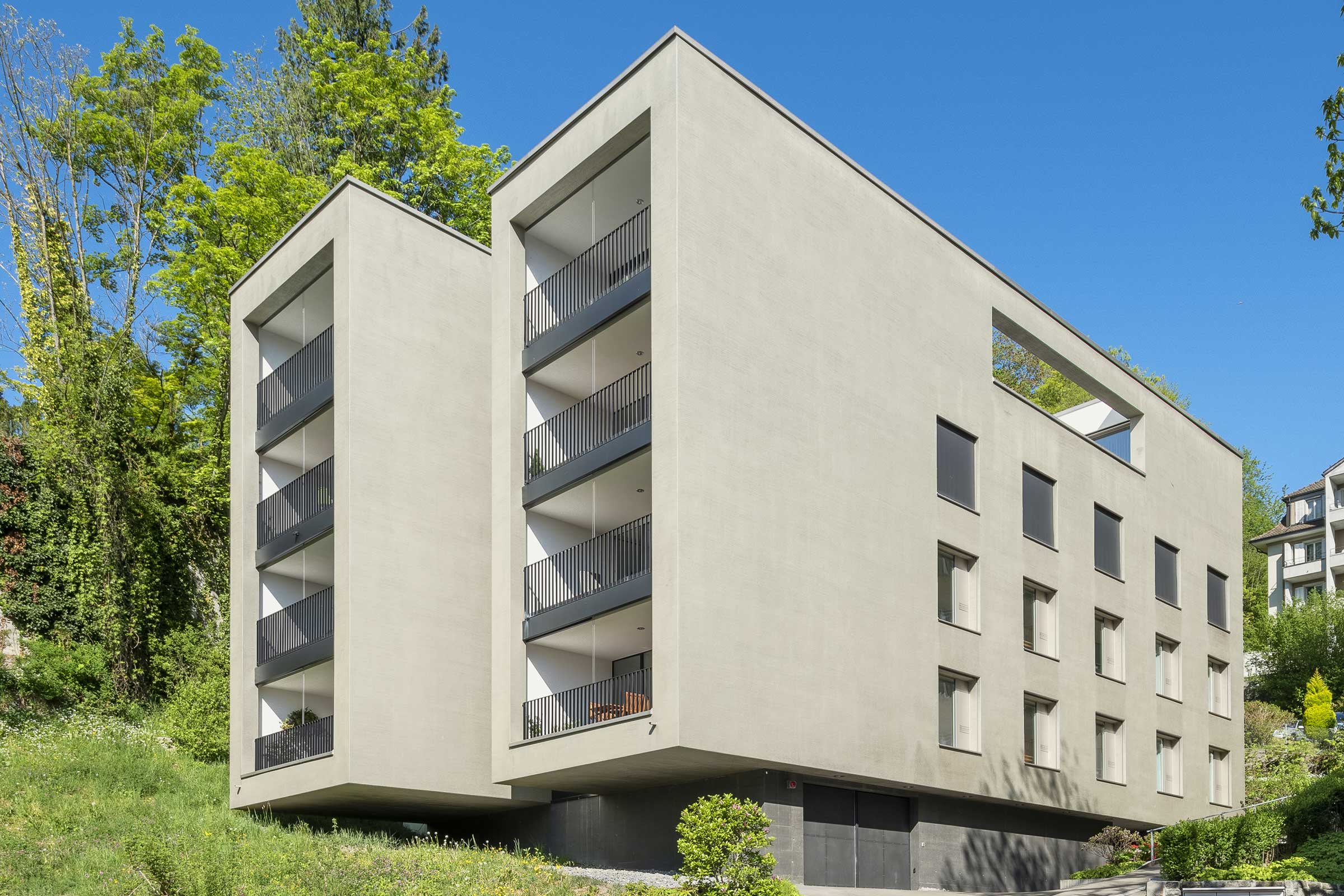 WDVS-Dämmung mit beigefarbener Putzoberfläche am Mehrfamilienhaus, StoTherm PIR