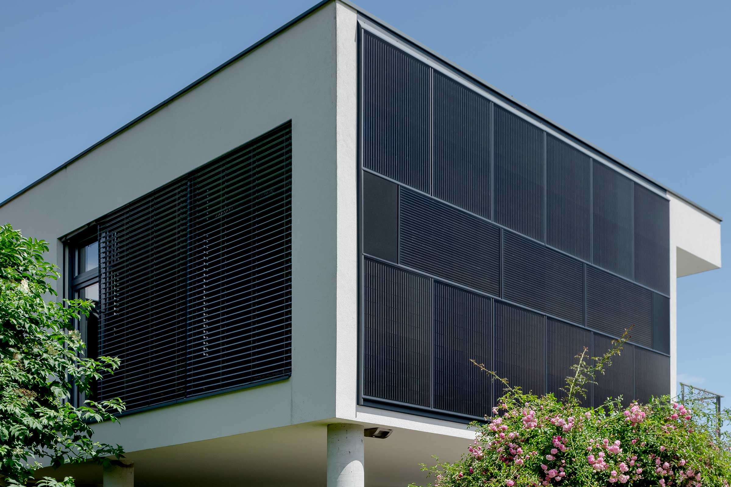 Photovoltaikfassade von Sto am Kunstatelier: vorgehängte hinterlüftete Fassaden zur Energiegewinnung