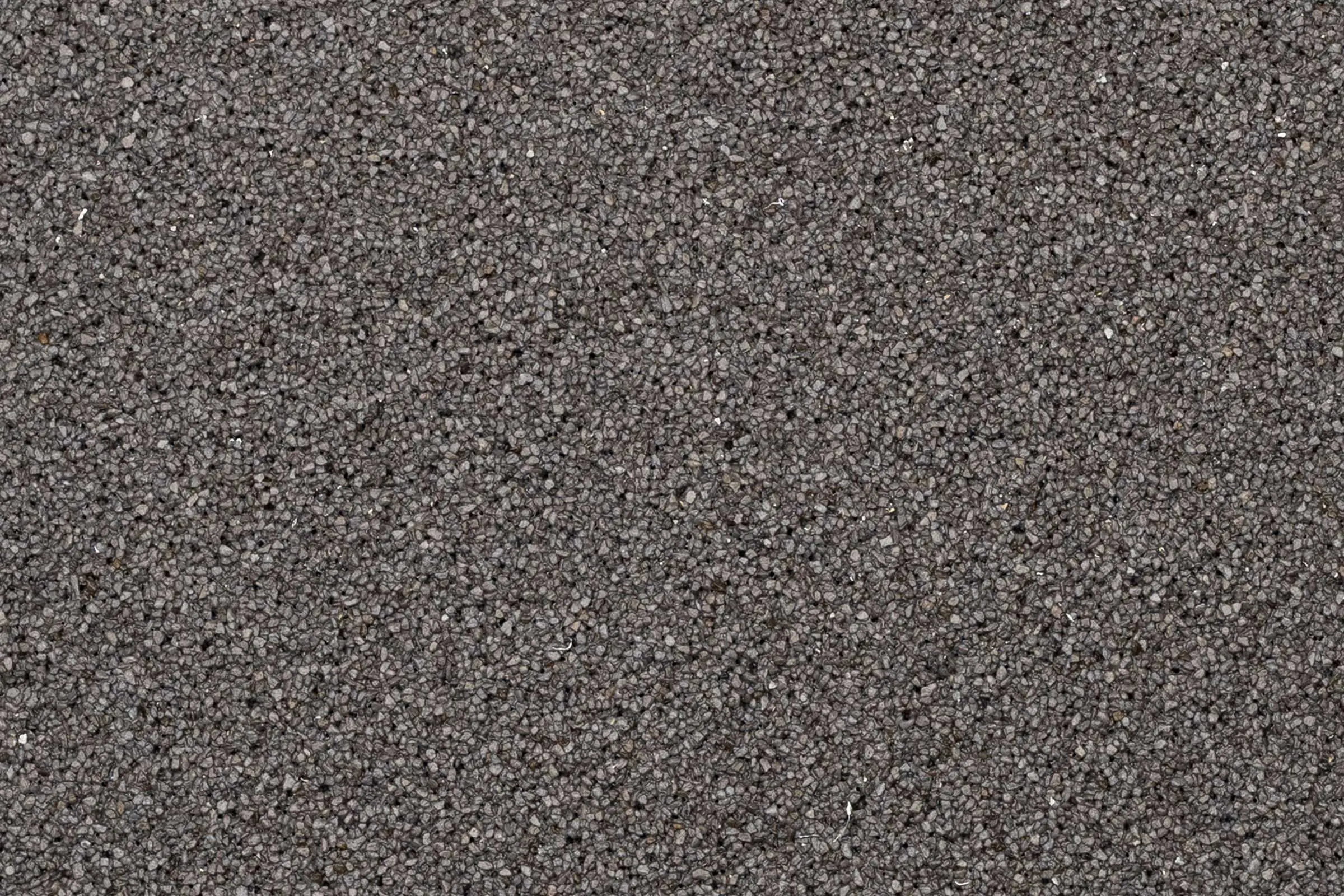 Oberfläche Buntsteinputz Anthrazit dunkel, in Kornstärke K 1,5 StoSuperlit®