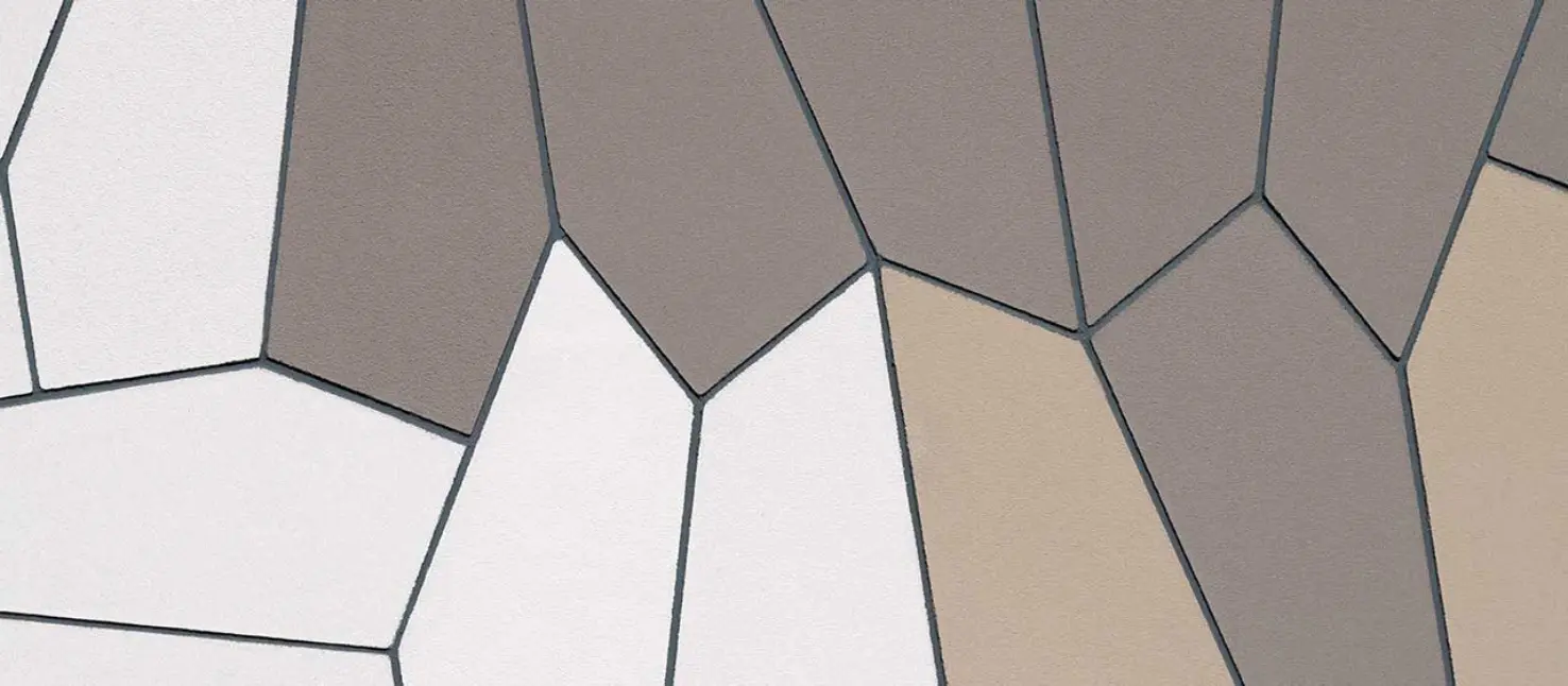 Detailansicht einer Fassade mit vorgefertigten Putzelementen von Sto in Weiß, Beige und Graubraun