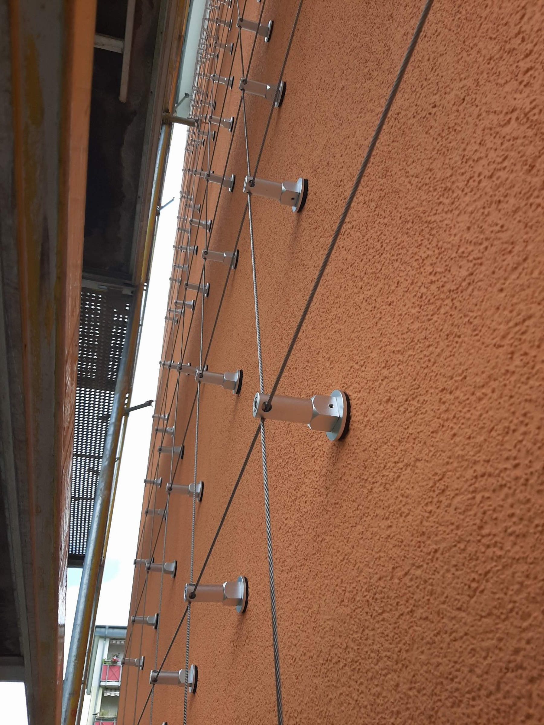 Komplettsystem aus Ankerstäben, Gewindebolzen, Unterlegscheiben mit Dichtelement, Adaptern zur Seila