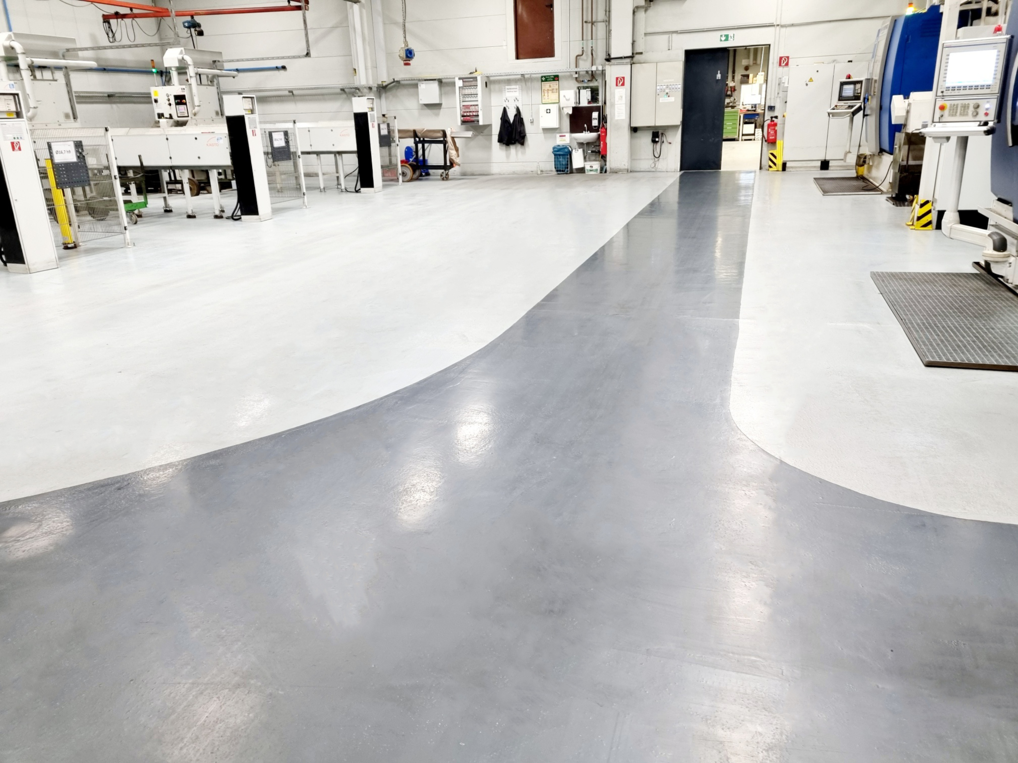 Die Steiner GmbH & Co. KG hat die ölverschmutzten Böden ihrer Produktionshallen saniert. Zum Einsatz