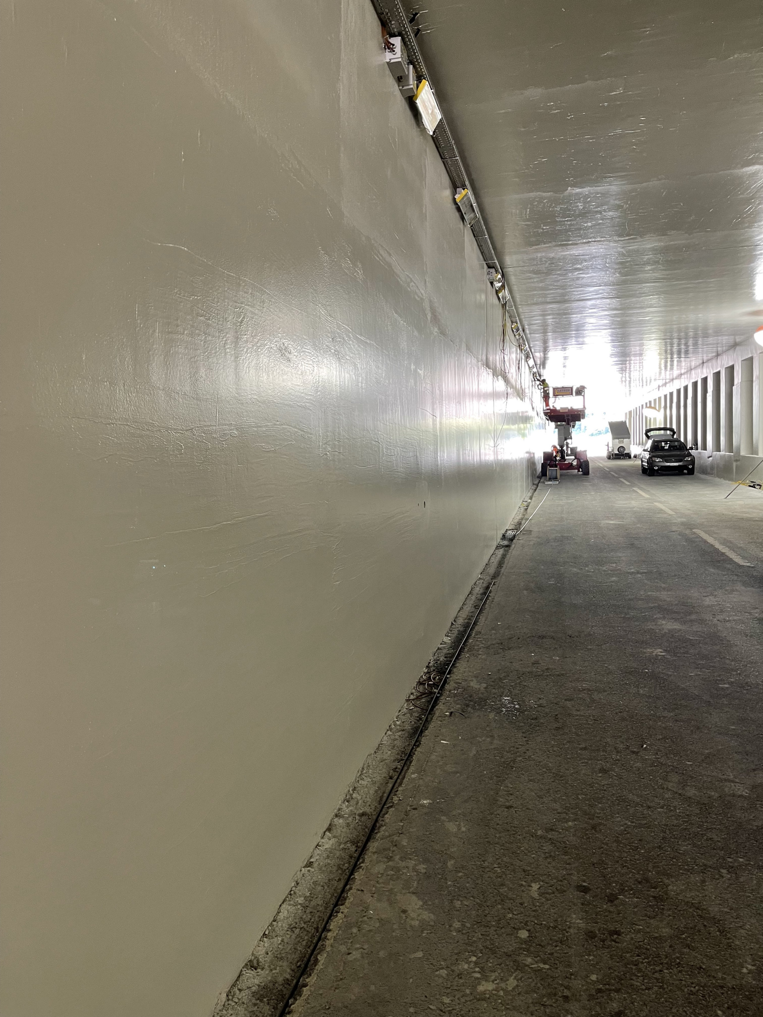 Die Schlussbeschichtung StoPox TU 100 trägt zu mehr Verkehrssicherheit bei.