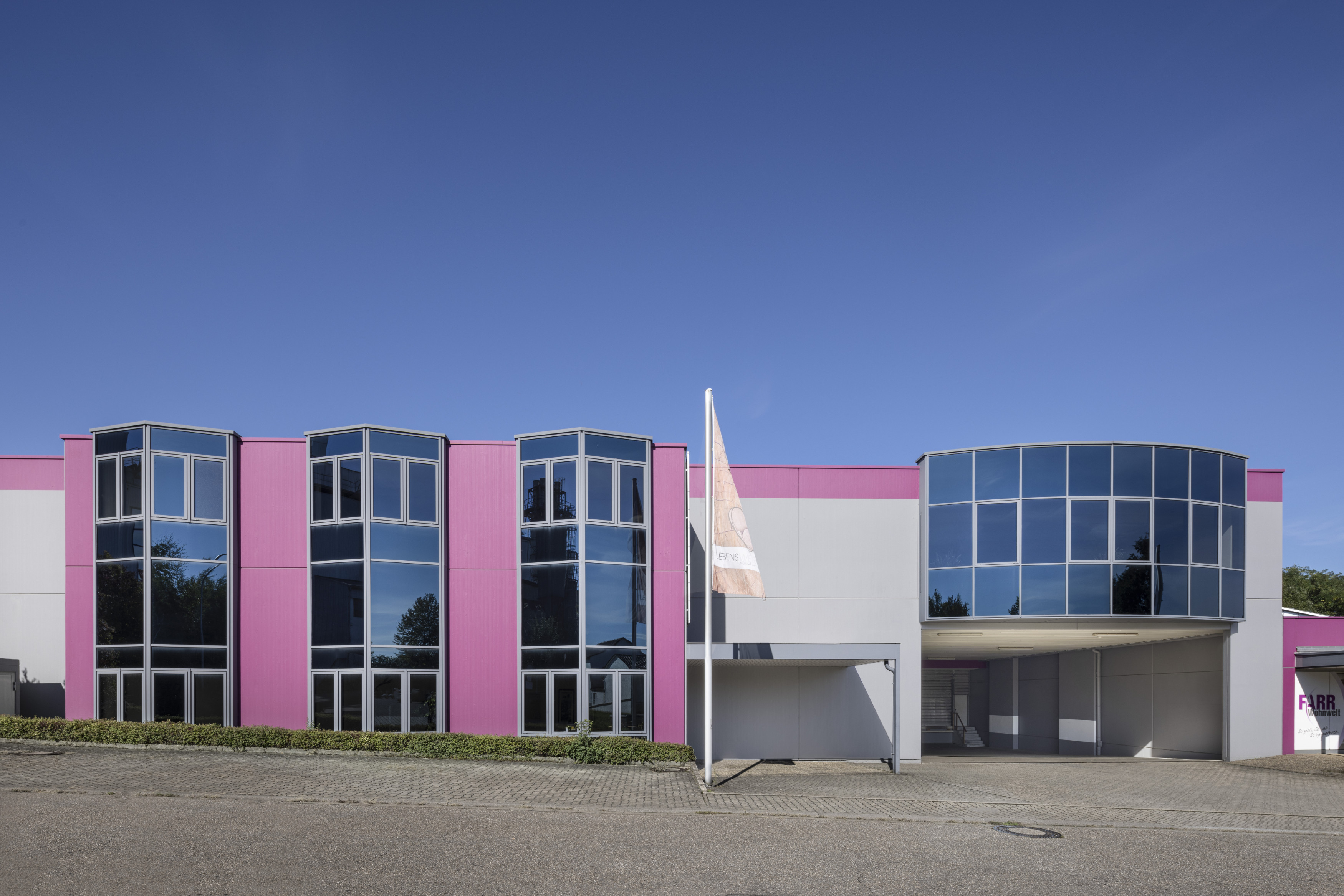 Die Fassadenfarbe StoColor Dryonic schützt das Gebäude langfristig vor der Witterung. 