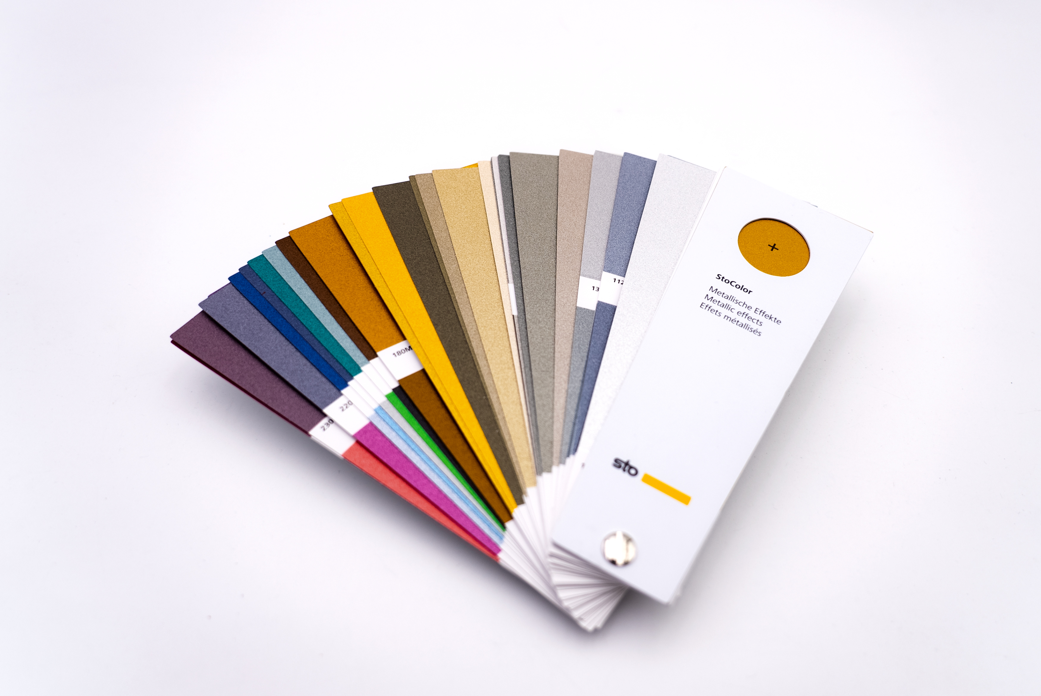 64 Metallic-Töne zeigt der neue Farbfächer für die Farbe StoColor DryonicM.  Bild: Sto SE & Co. KGaA