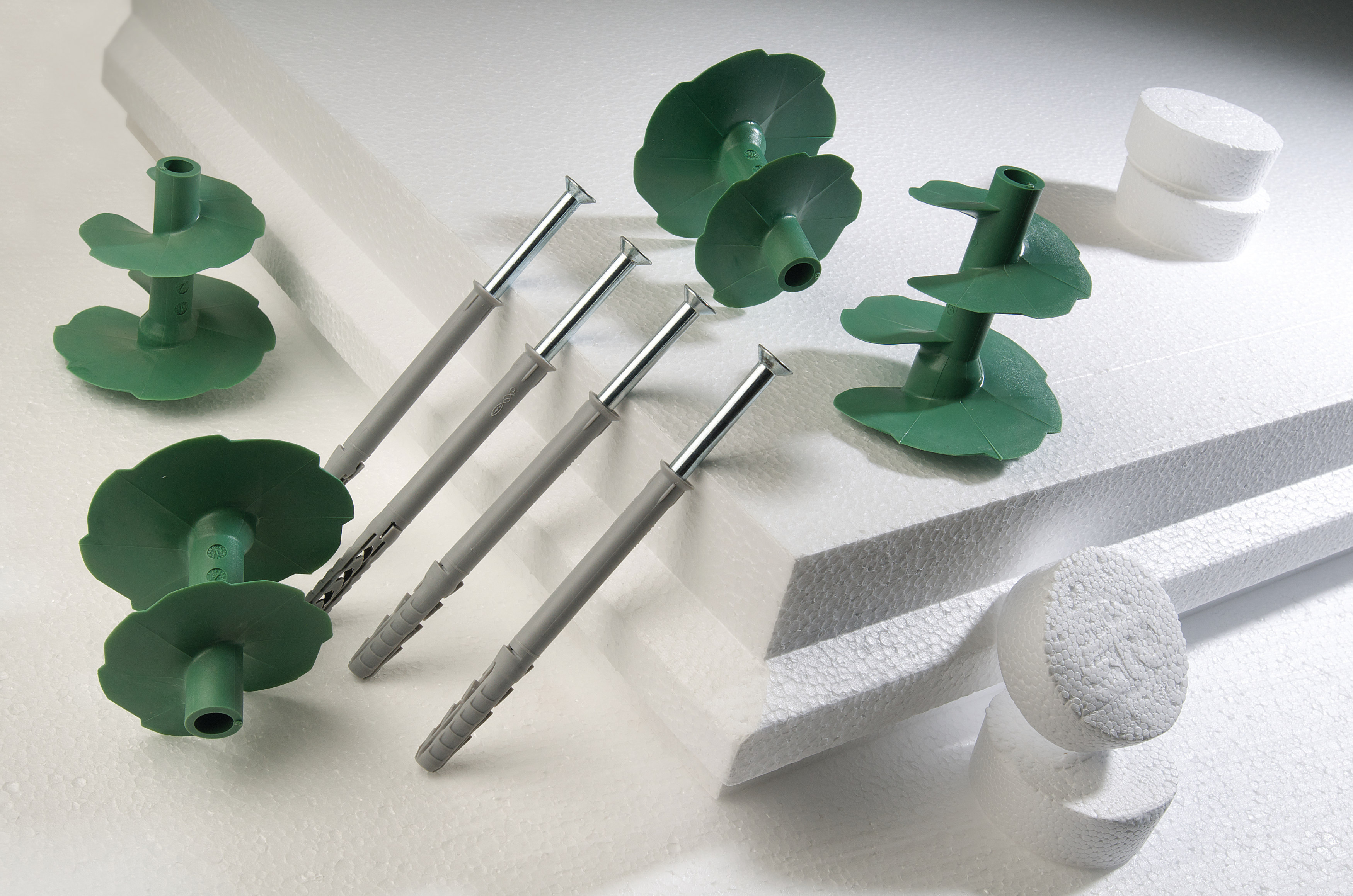 Mineralwolle- als auch EPS-Platten ohne Klebemörtel montieren