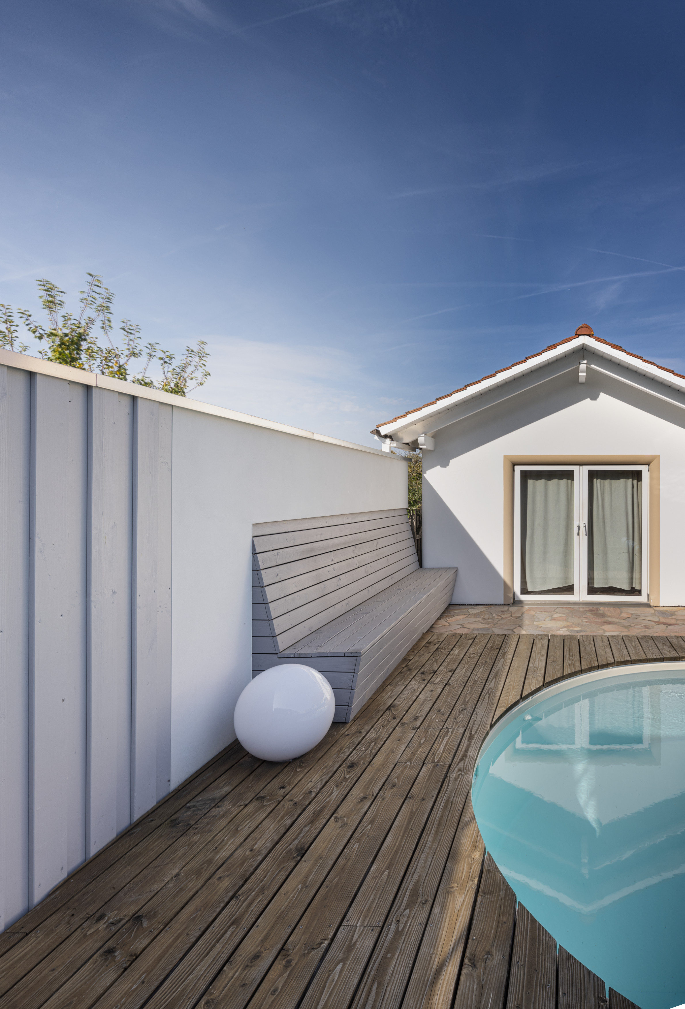 Die Holzbauteile wurde mit StoColor Dryonic Wood gestrichen.