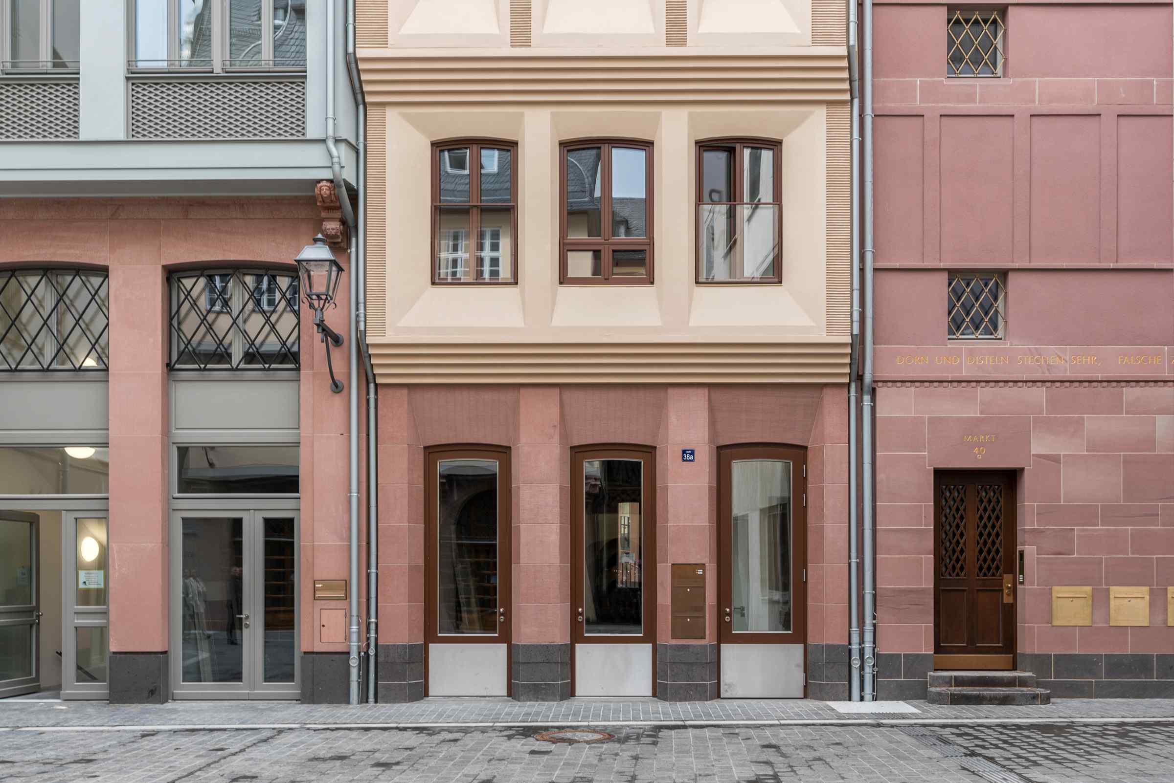 Hochgedämmter Neubau „Markt 38“ komplettiert Frankfurter Dom-Römer-Areal