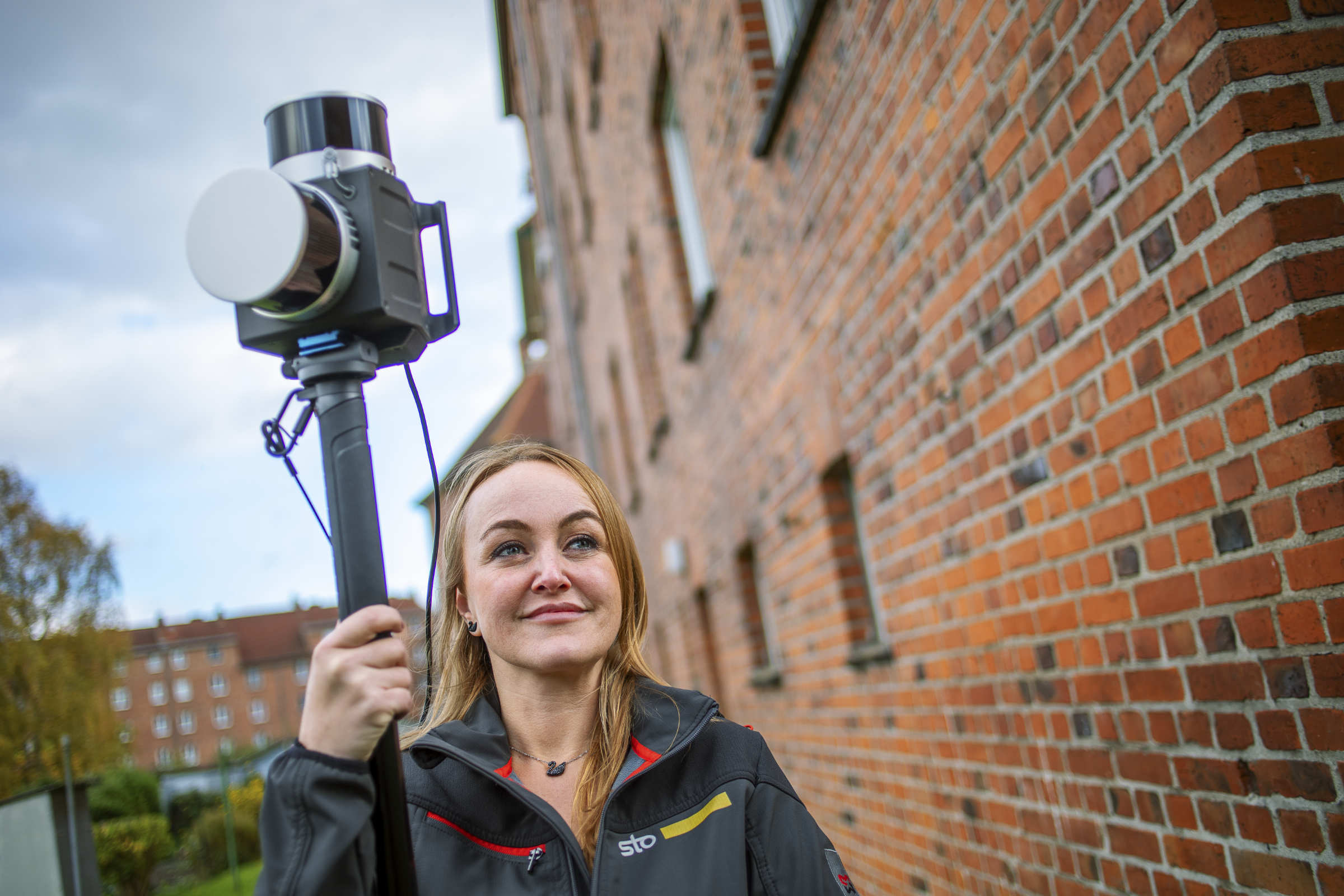 Lisa Hänsel in Action: Innerhalb sechs Stunden scannte sie 15.000 Fassadenflächen im Wohnquartier