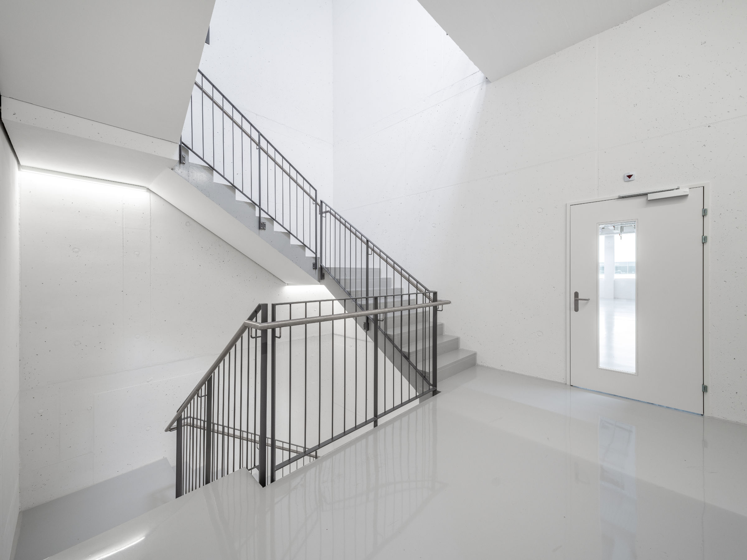 Dauerhafte Böden für Flure und Gänge: StoFloor Industry BB OS eignet sich für Publikumsverkehr 