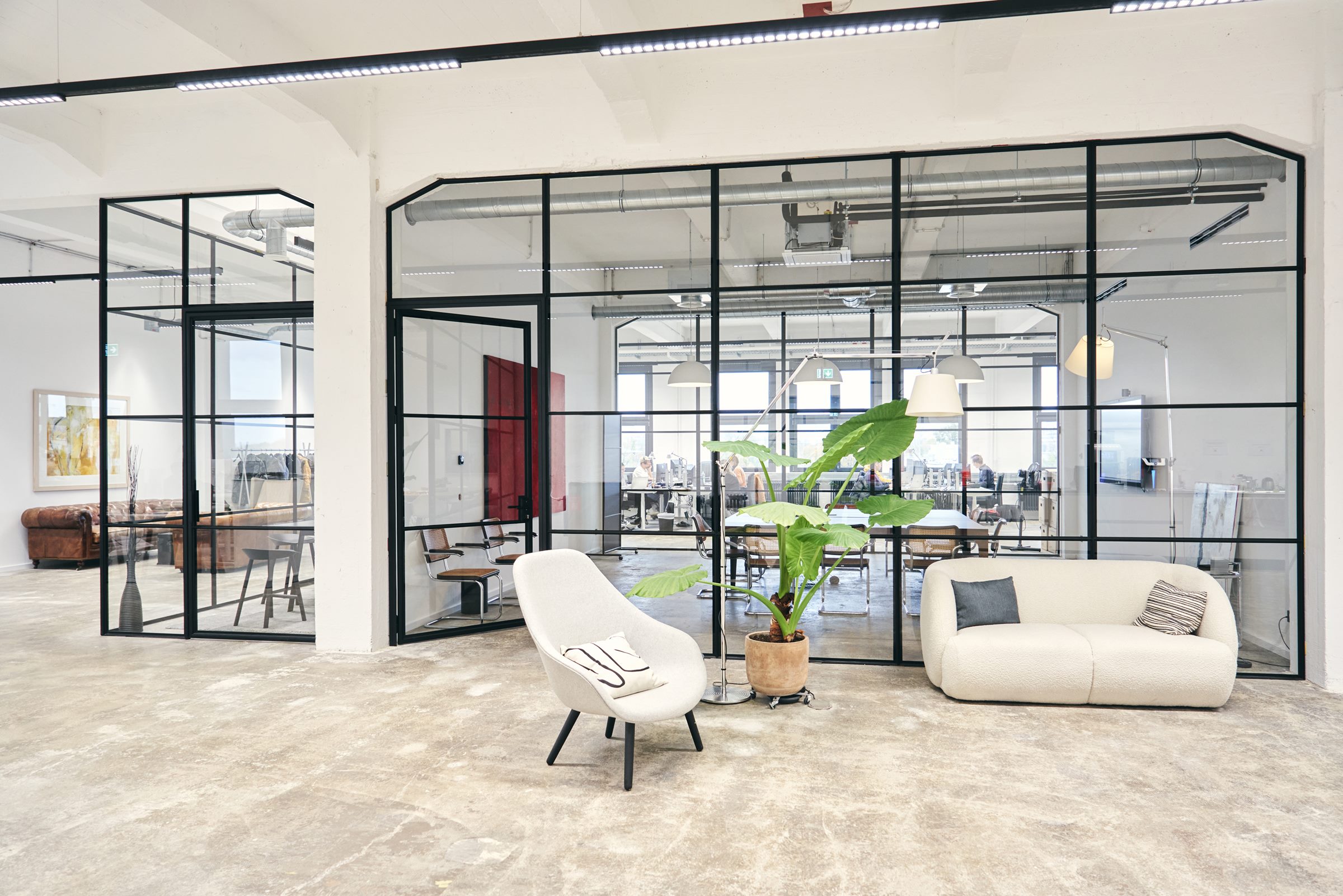 Das Traditionsunternehmen Seidensticker hat seine Verwaltung und einen Outlet-Store eröffnet.