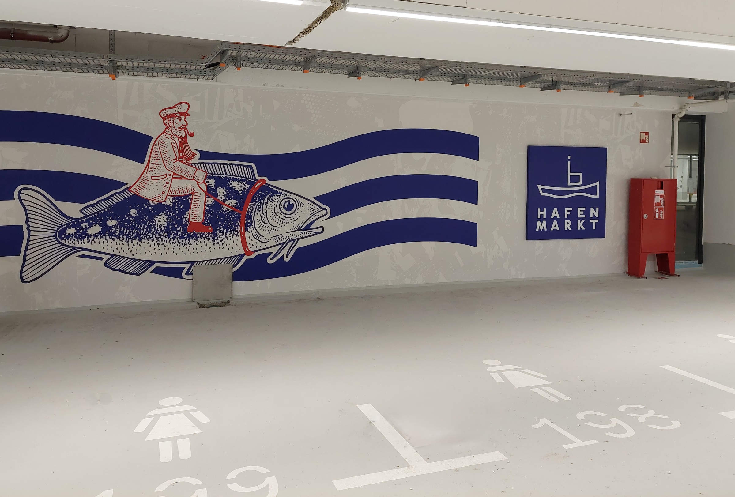 Helle Böden tragen dazu bei, dass in der Tiefgarage des „HafenMarkt“ eine positive Atmosphäre herrsc