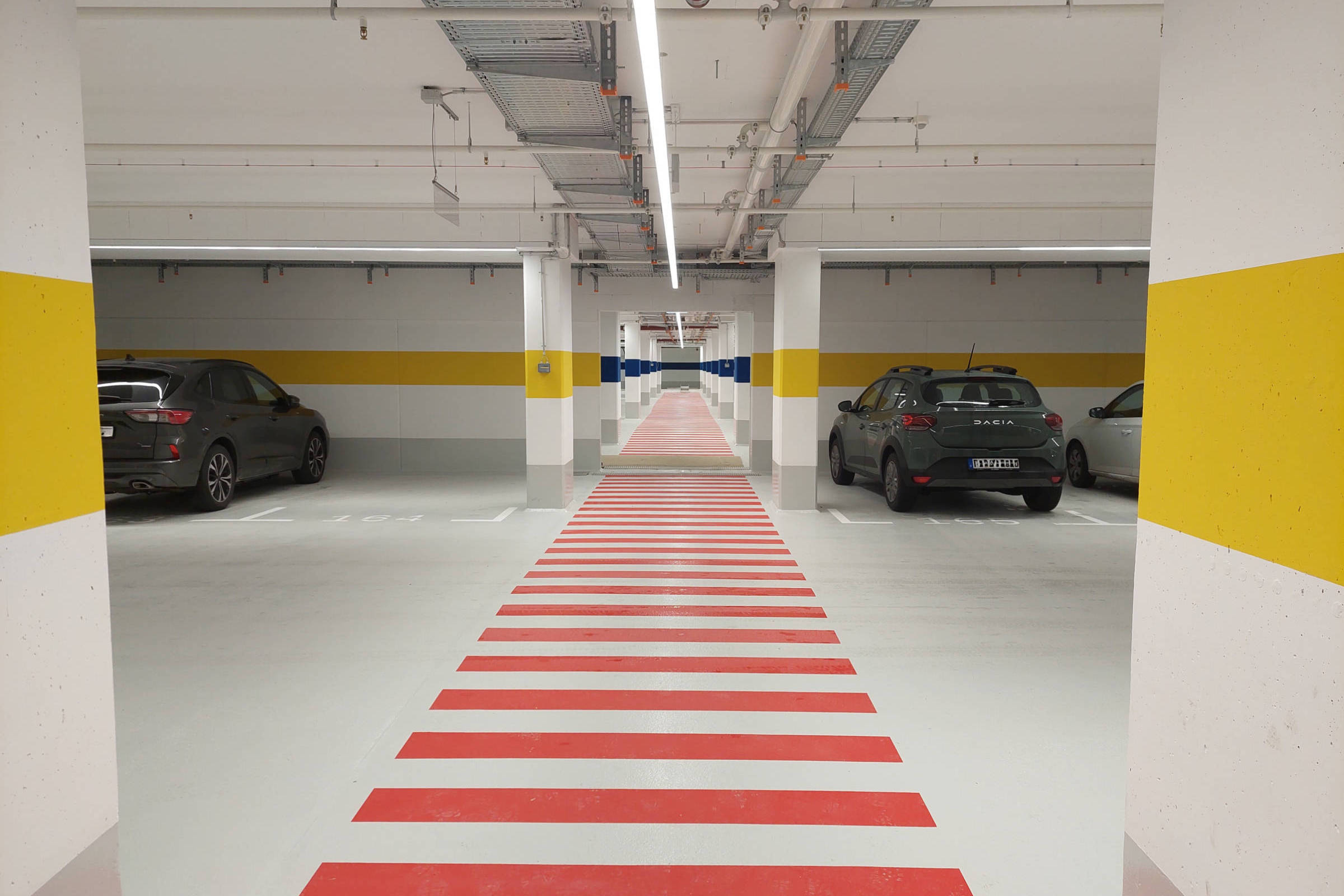 Rund 12.000 Quadratmeter Boden wurden mit dem geprüften OS 8 System „StoFloor Traffic Elastic 590 EP