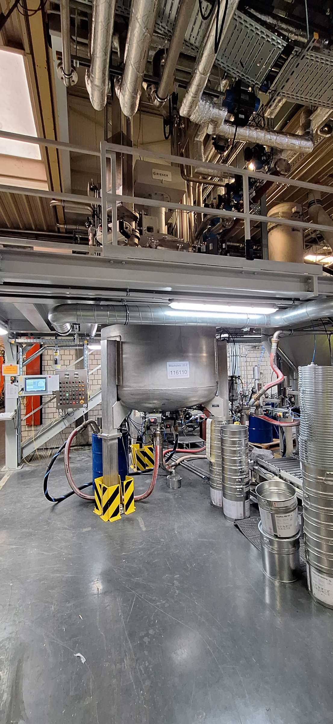  Der neue Vakuumdissolver von Sto im Werk Rüsselsheim steigert den Output von EP- und PU-Harzen.