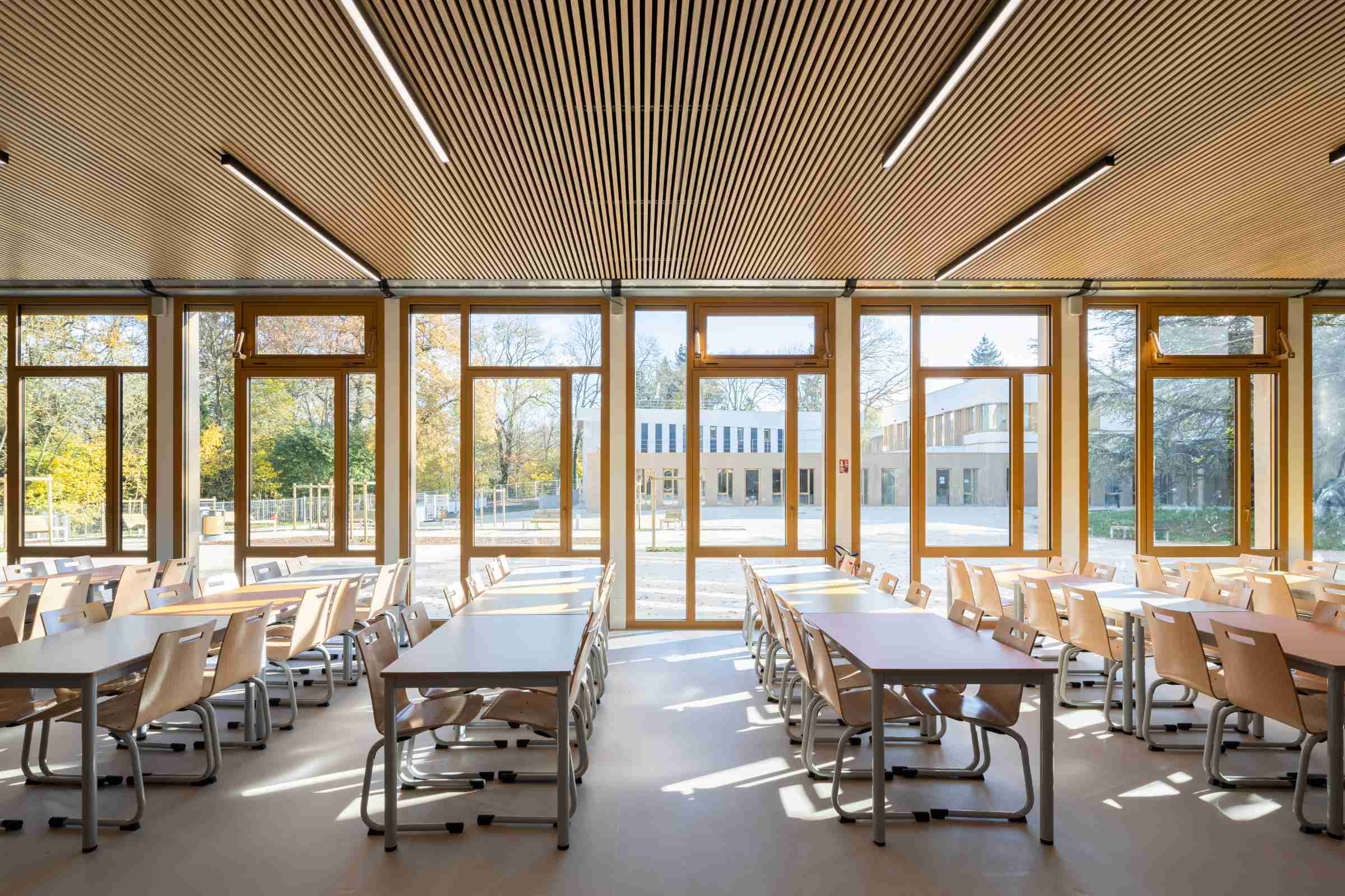 Innenaufnahme eines Klassenzimmers: Die neue Schule "Collège Claudine Hermann" in Massy