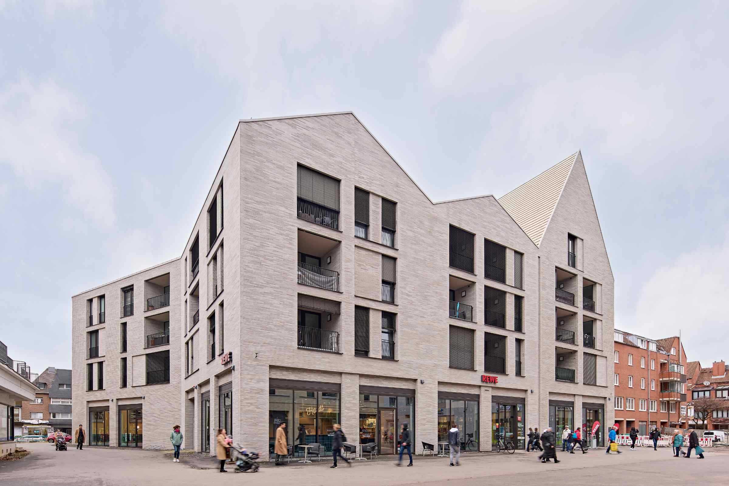 Gebäude mit grüner Fassade