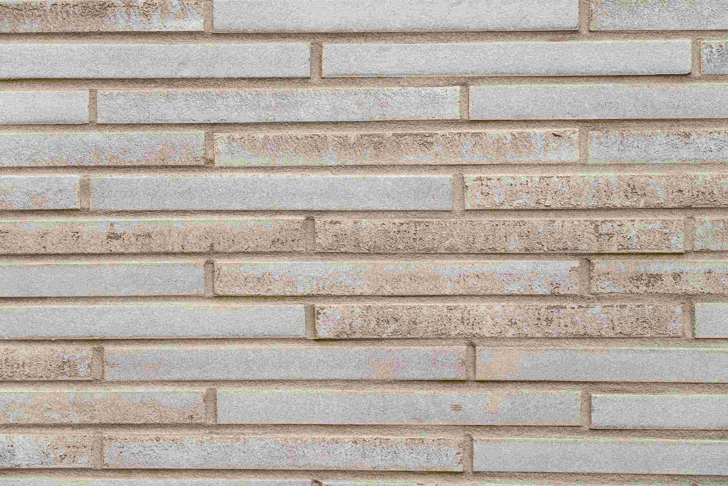 Das Fassadendämmsystem ist mit langformatigen StoBrick-Klinkerriemchen 