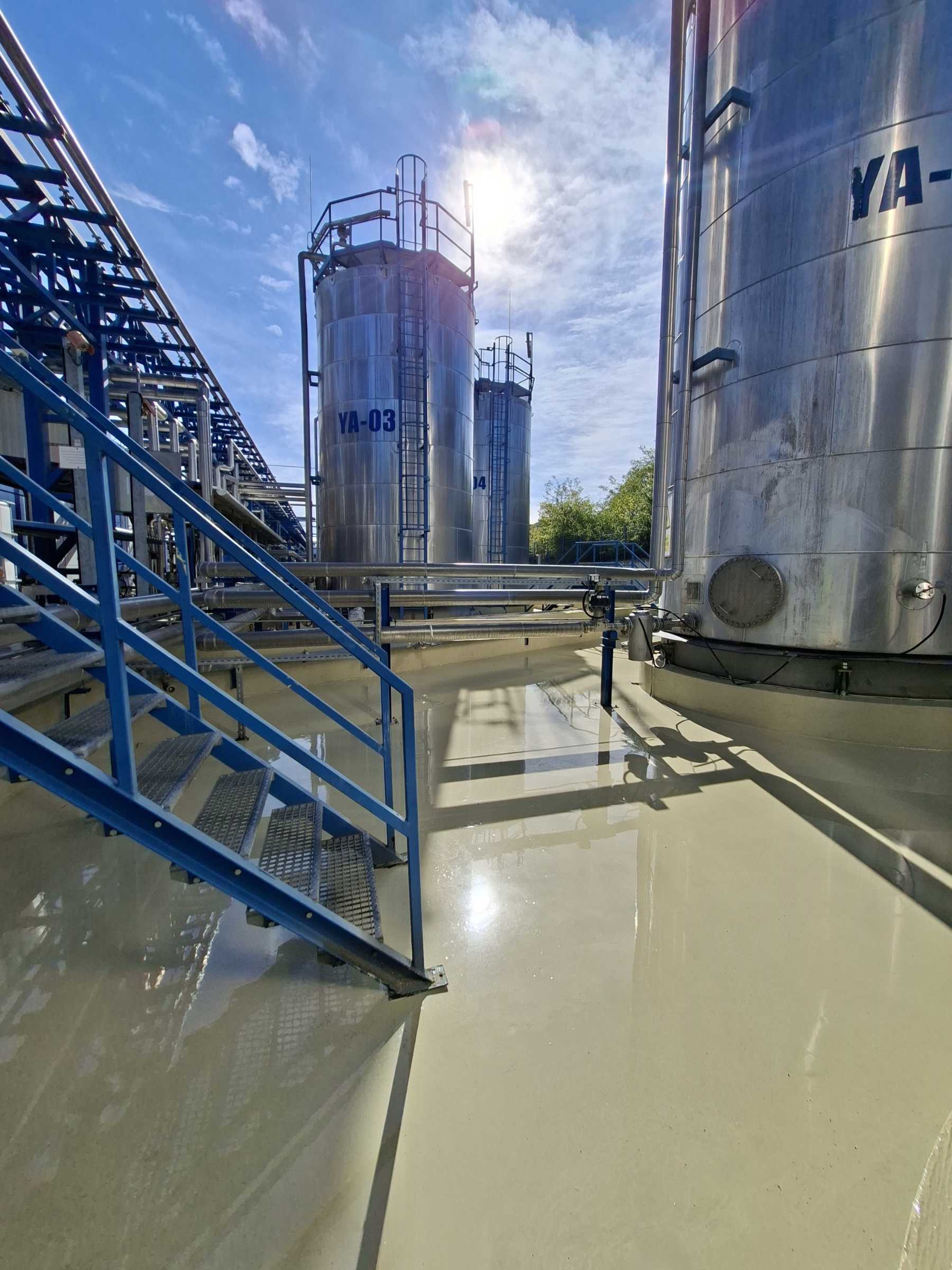 Industrieanlage von Chemark mit rutschhemmenden Industrieboden von StoCretec