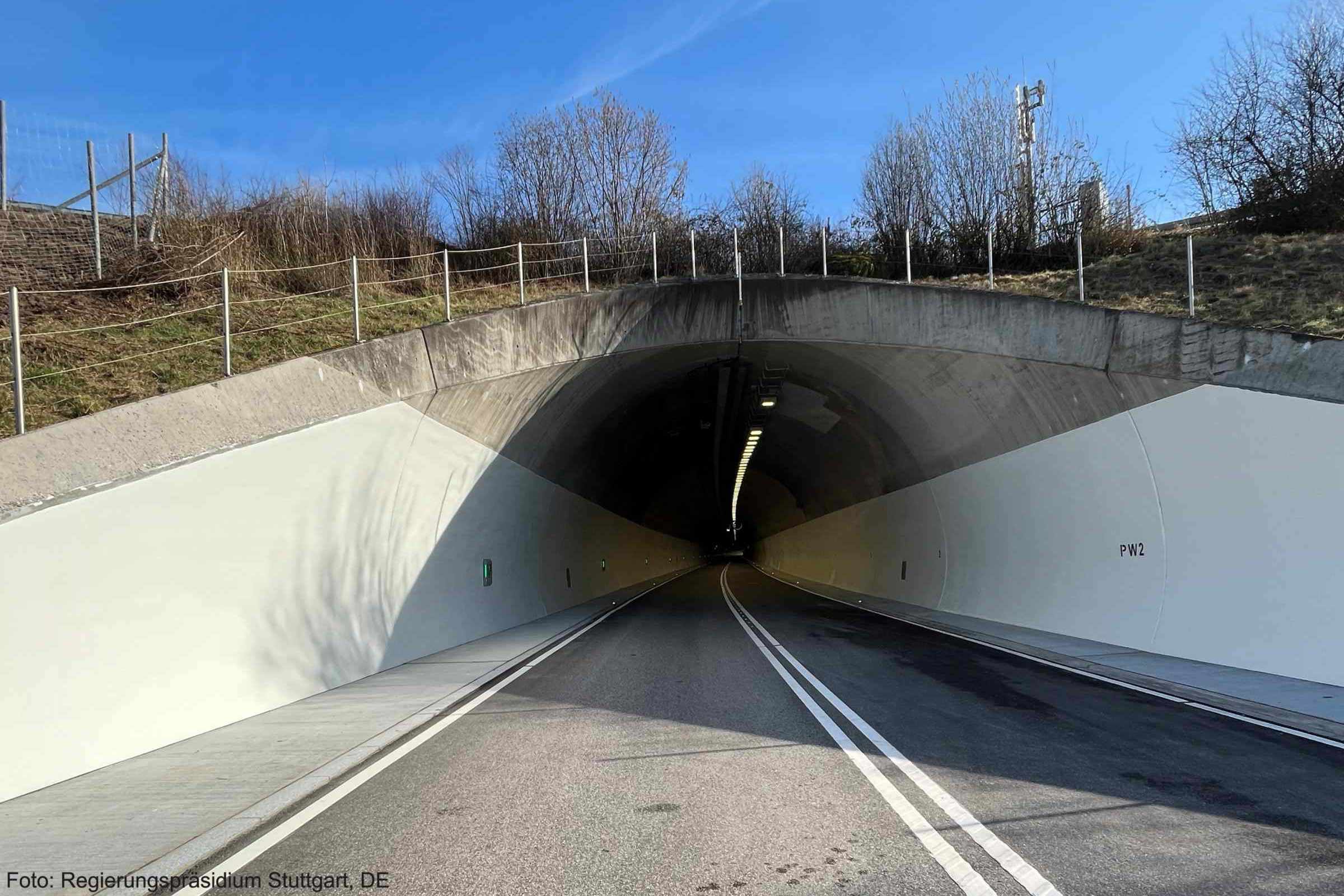 Risse überbrückt und den Boden vor Wasser und Schadstoffen geschützt: Die Sanierung der Tiefgarage der Kaufmännischen Krankenkasse verlief erfolgreich mit dem OS 8 Premium-System StoFloor Traffic Elastic 590 EP. Bild: Peter Presch GmbH, Hamm / StoCretec
