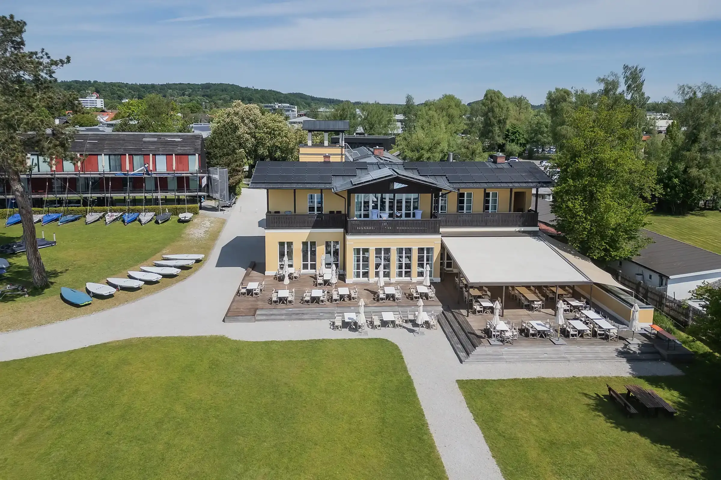 Außenaufnahme des Vereinshauses, Bayrischen Yachtclub Starnberg am Nordufer