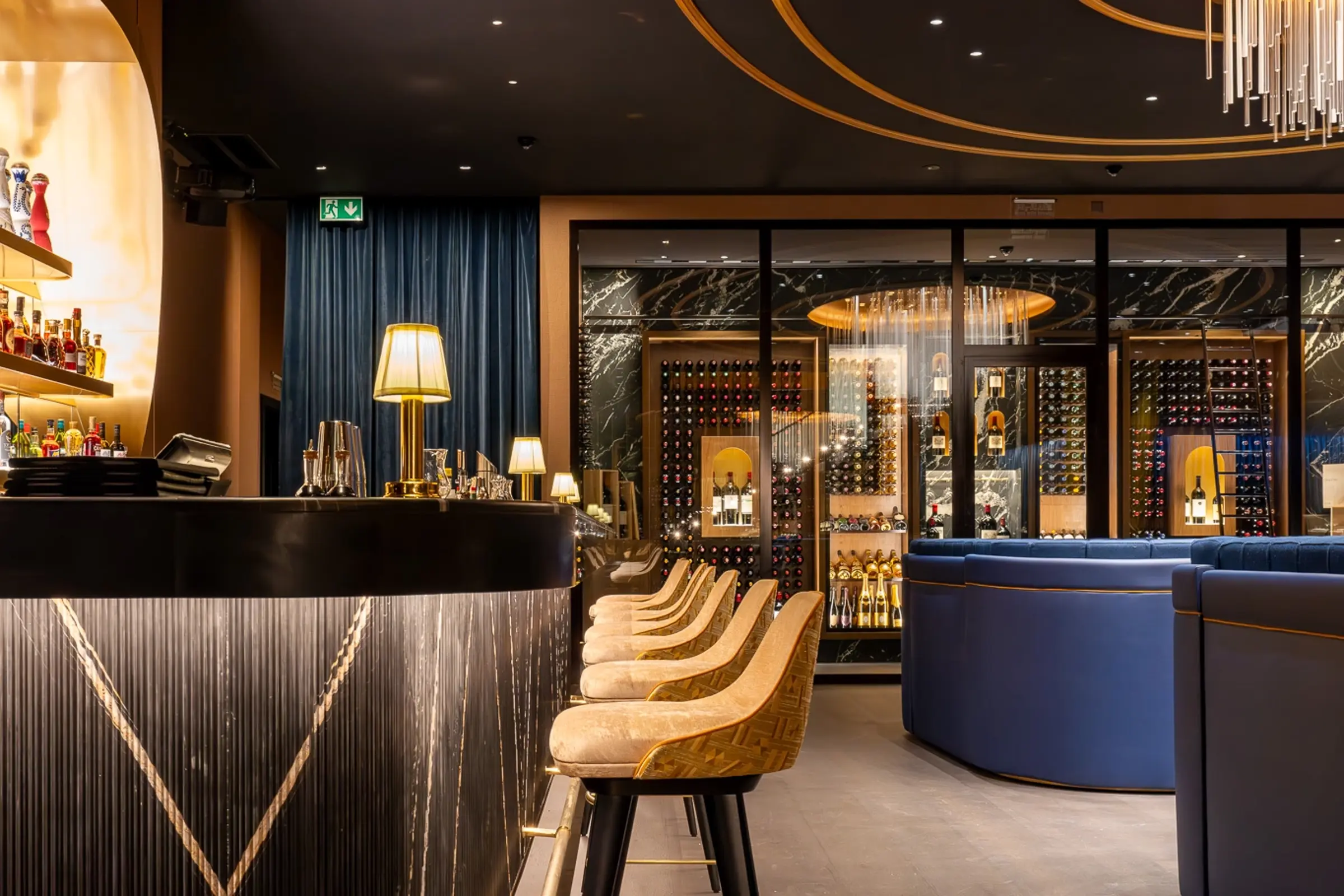 Aufnahme eines Speisesaals im Dinner-Theater Billionaire, Akustiklösung von Sto