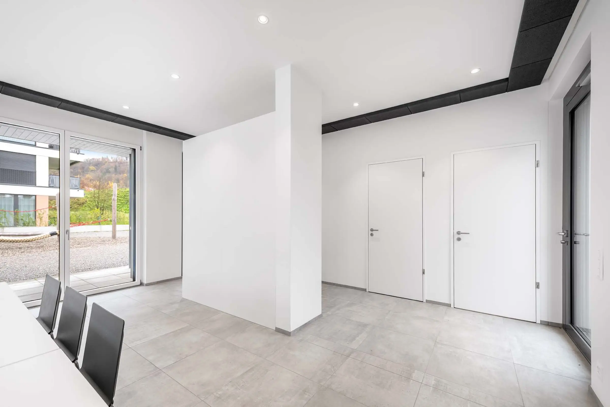 Aufnahme eines Besprechungsraums, gestaltet mit dem Akustiksystem StoSilent Frame