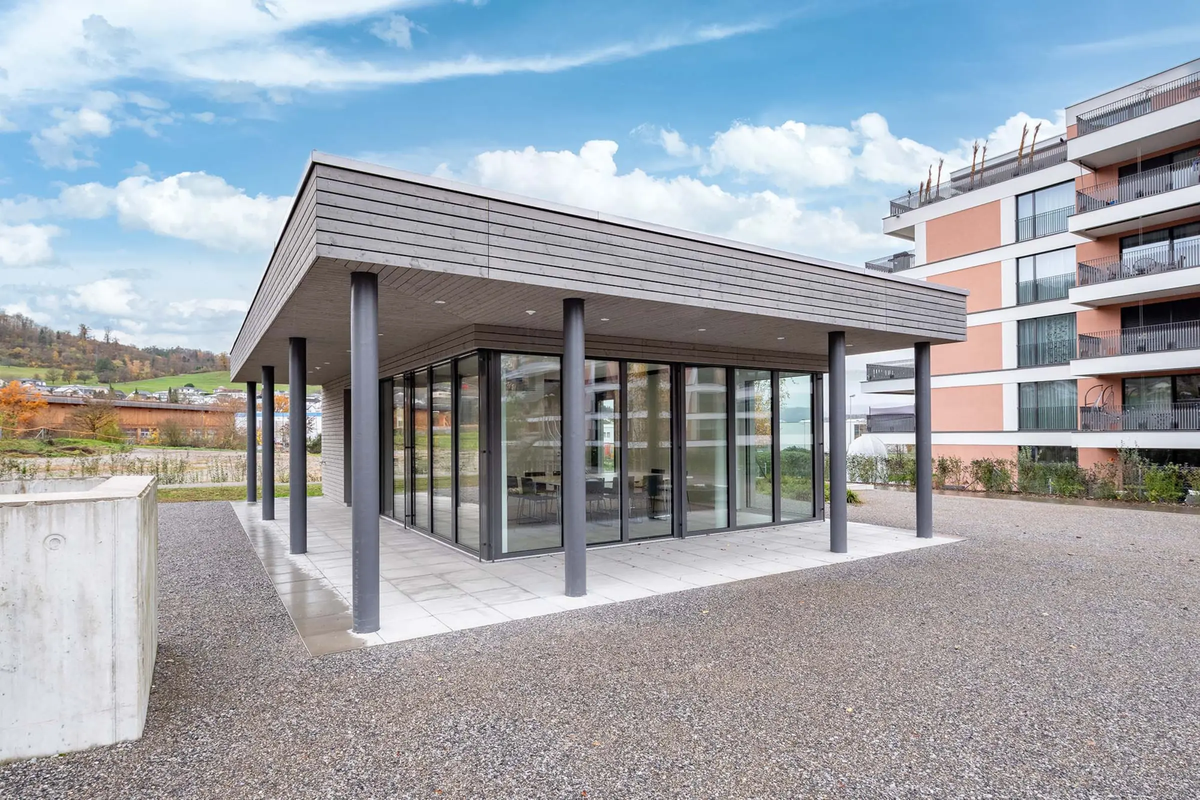 Außenaufnahme eines Besprechungsraums, innen gestaltet mit StoSilent Frame