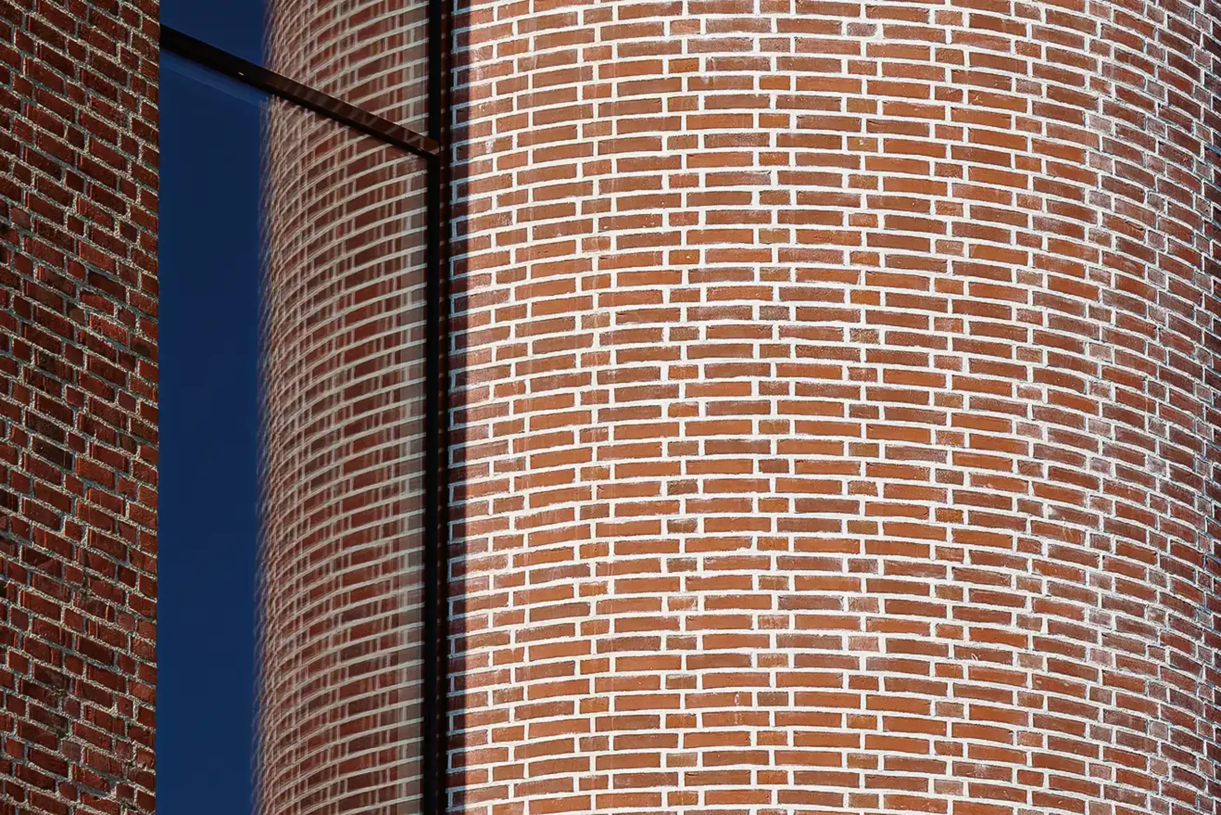 Detailaufnahme des Turms bekleidet mit StoBrick Klinkerriemchen