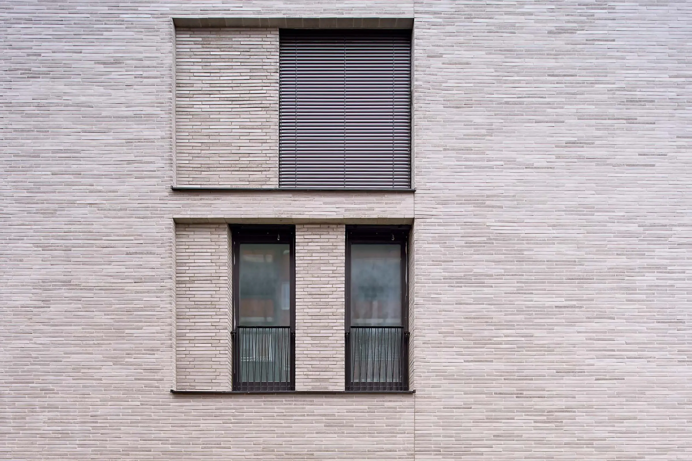 Detailaufnahme City-Center-Porz, Fassadengestaltung mit StoTherm Vario und StoBrick in hellbeige