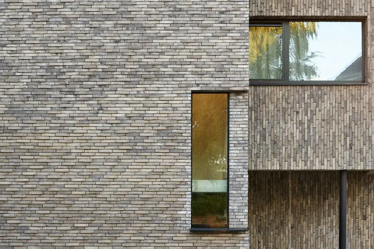 StoBrick Klinkerriemchen, Detailaufnahme Fassade, Mehrfamilienhaus, Gent, BE;