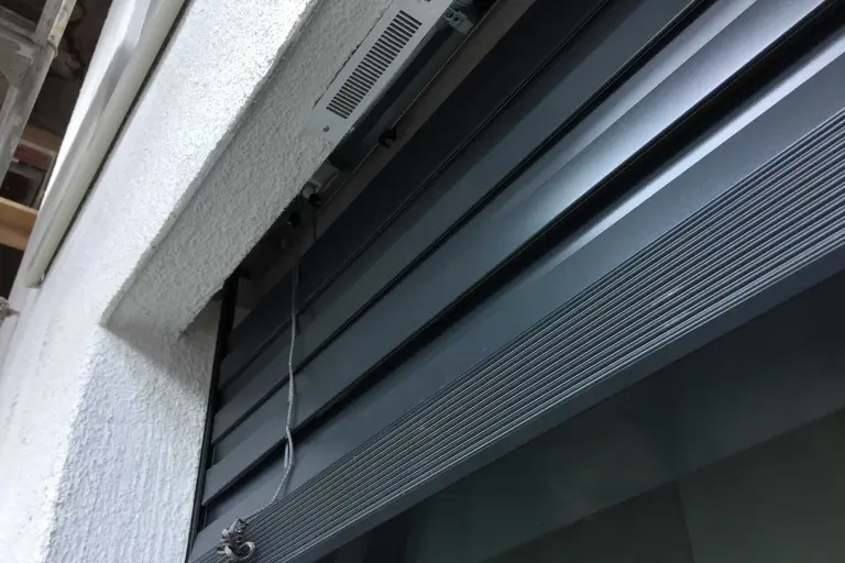 Moderne Jalousiekasten-Lösung – präzise geplant mit dem Jalousiekasten-Konfigurator