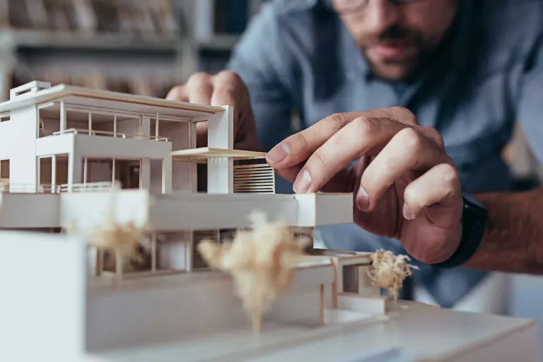 Sto-Außendienstmitarbeiter bei der Planung