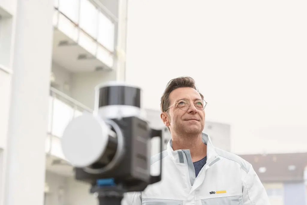 Sto Klimaservice – Fassadenscan auf einem neuen Level. Klimaexperte scannt Fassade