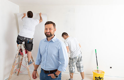 Malermeister Robert Müller und sein Team schätzen die Vorteile der Vliestechnologie.