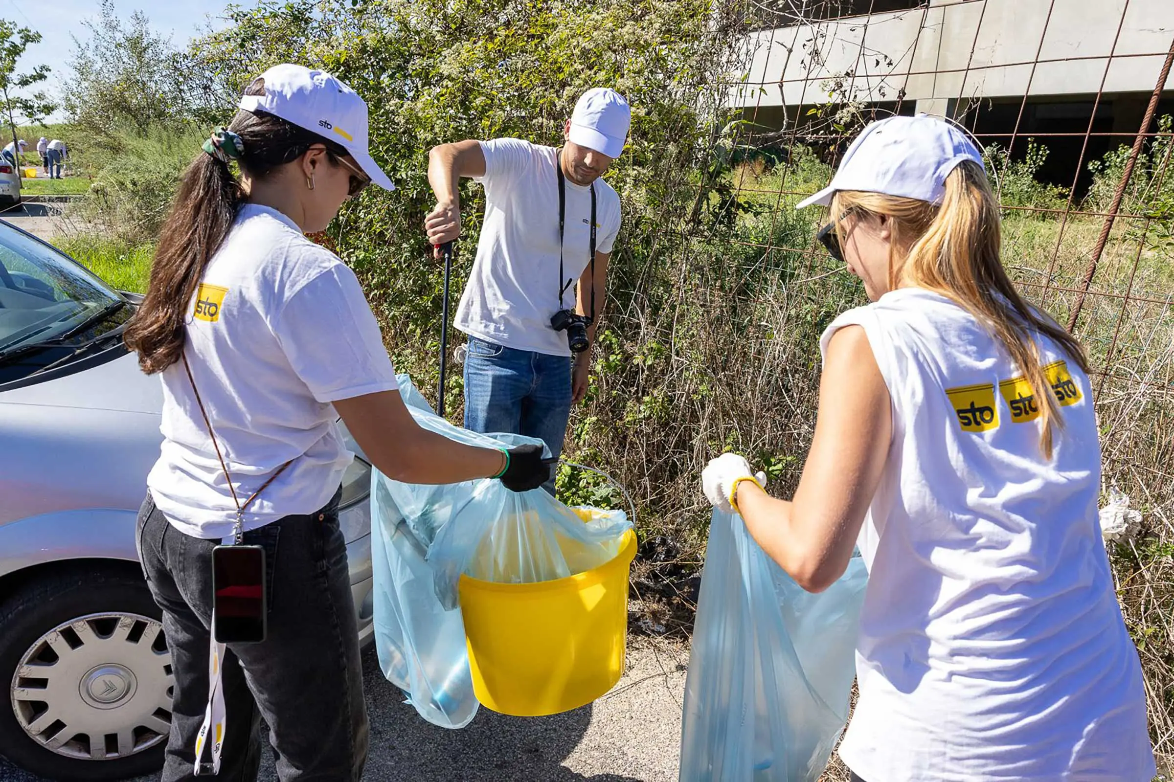 World Cleanup Day: Vier Kollegen der Sto Italia sammelt Müll und Unrat